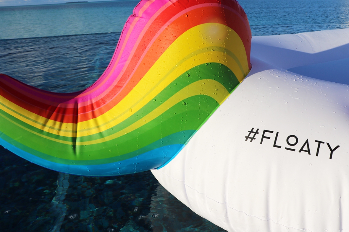 Get floaty Unicorn inflatabel Conrad Maldives Fashion Blogger