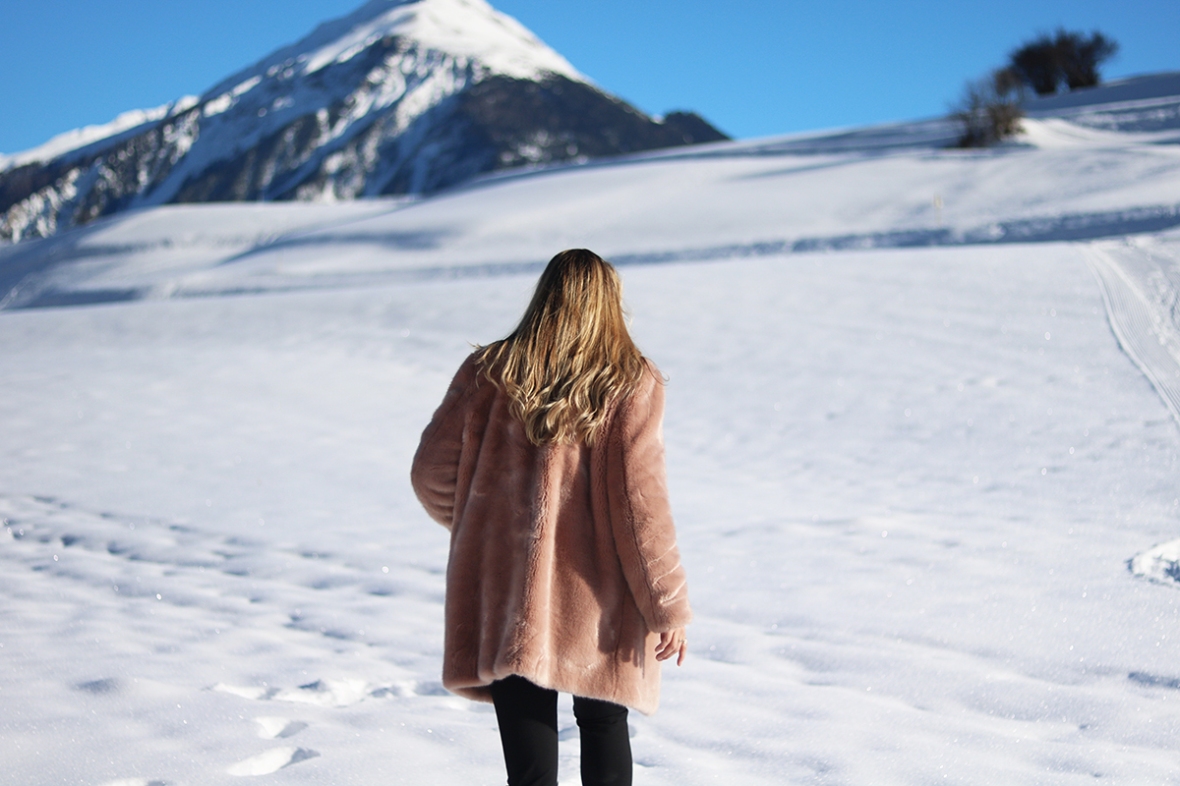 Dressing in the snow Moonboot sequin reins faux fur blogger